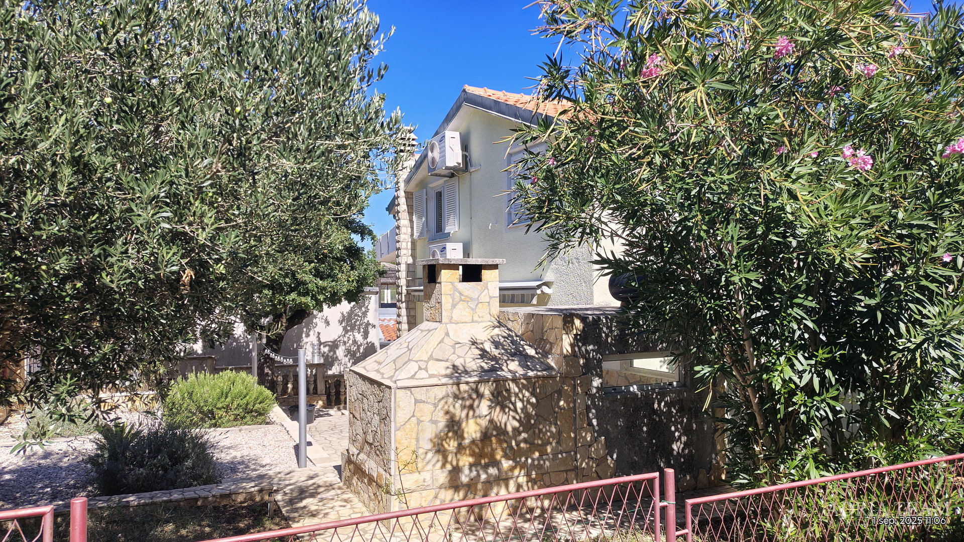 HAUS MIT WUNDERSCHÖNEM OFFENEM MEERBLICK, TEILWEISE RENOVIERT - DONJI KARIN