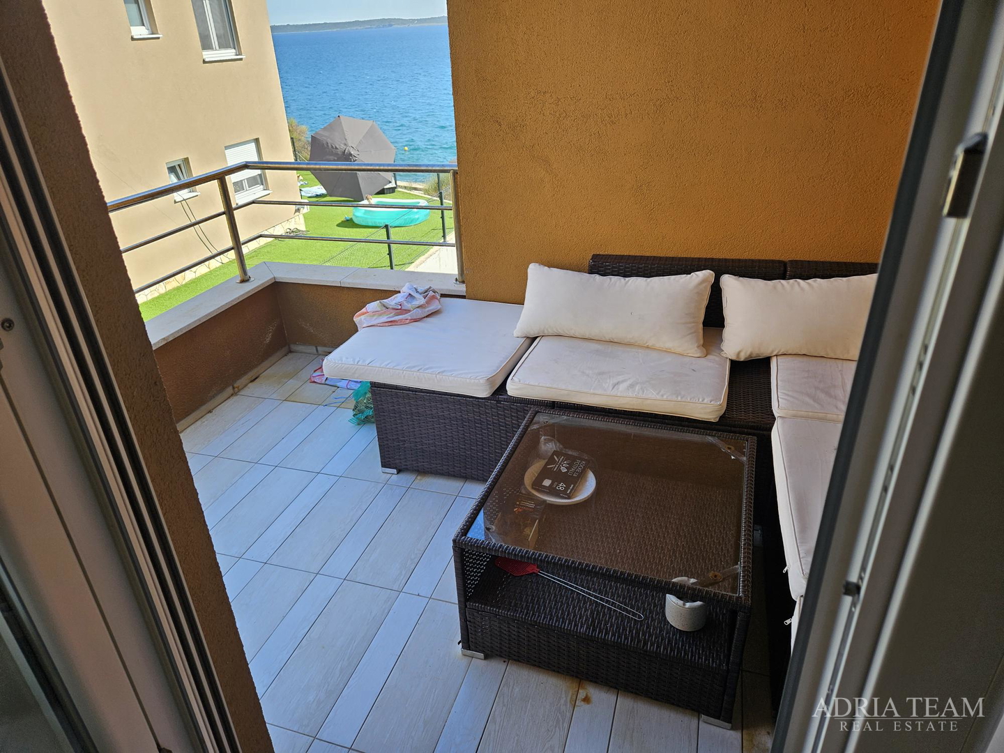 APARTMENT WITH A BEAUTIFUL SEA VIEW, 15 m FROM THE SEA - RTINA, BENIĆI