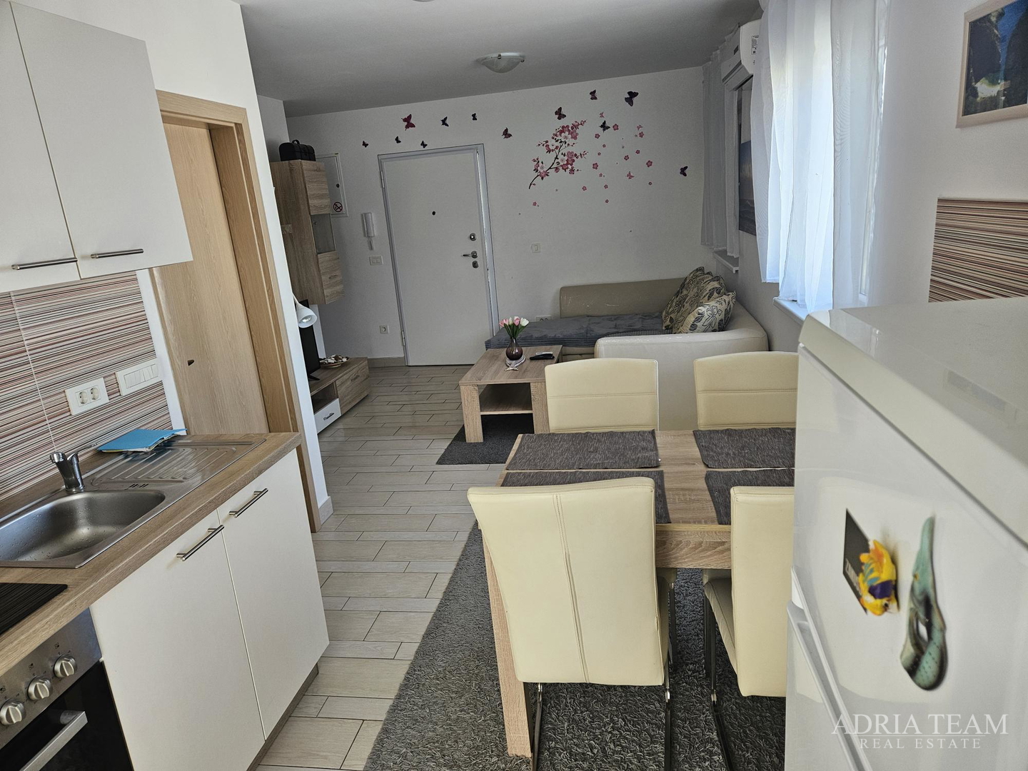 APARTMAN S BALKONOM NA PRVOM KATU - RTINA, BENIĆI