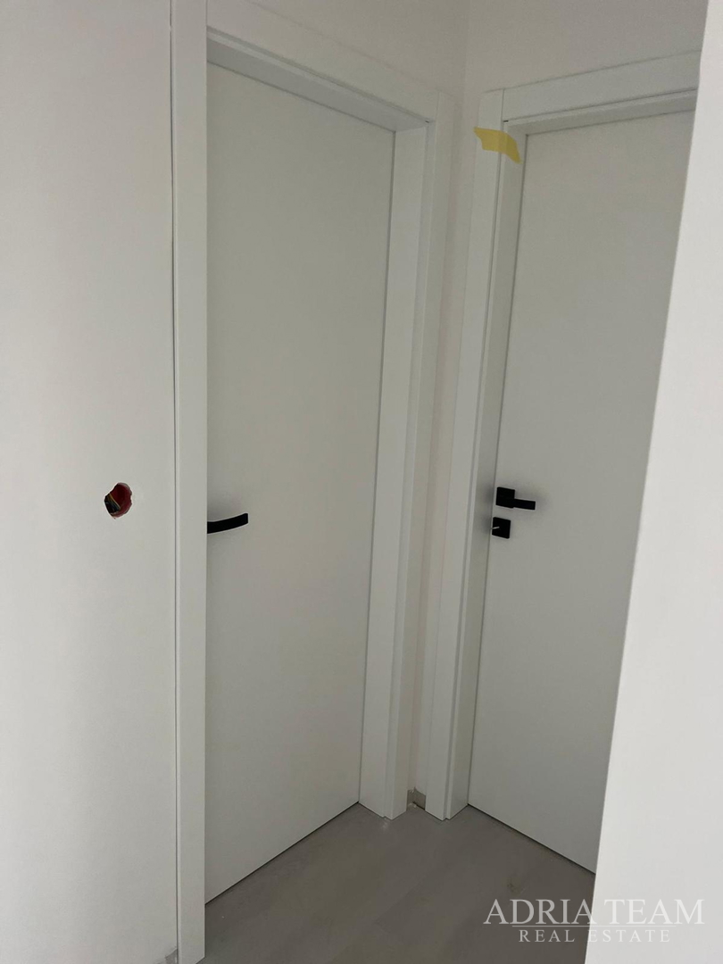 APARTMANI U STAMBENOJ ZGRADI U NOVOGRADNJI - POVLJANA, PAG