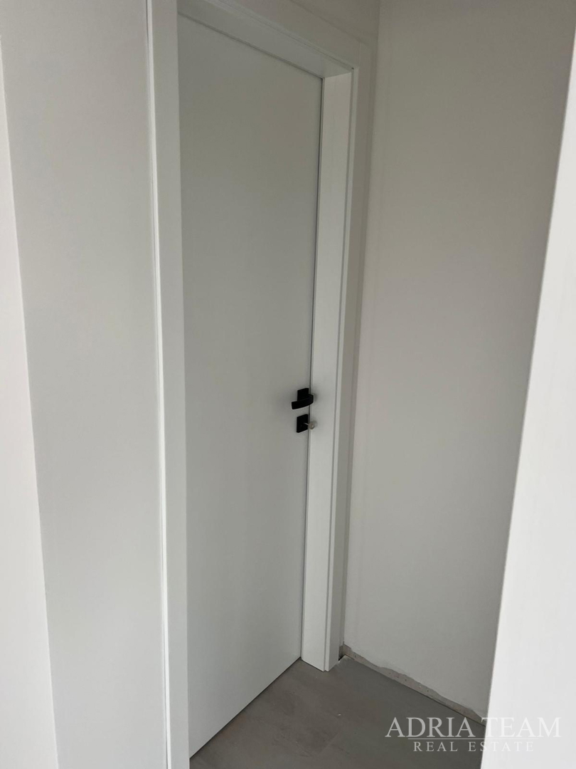 APARTMANI U STAMBENOJ ZGRADI U NOVOGRADNJI - POVLJANA, PAG