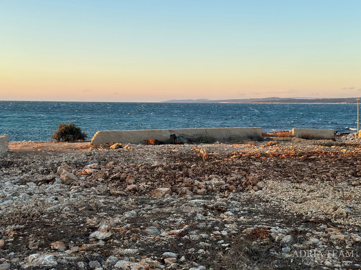 ZEMLJIŠTE u R-zoni, PRVI RED DO MORA - KOLAN, PAG