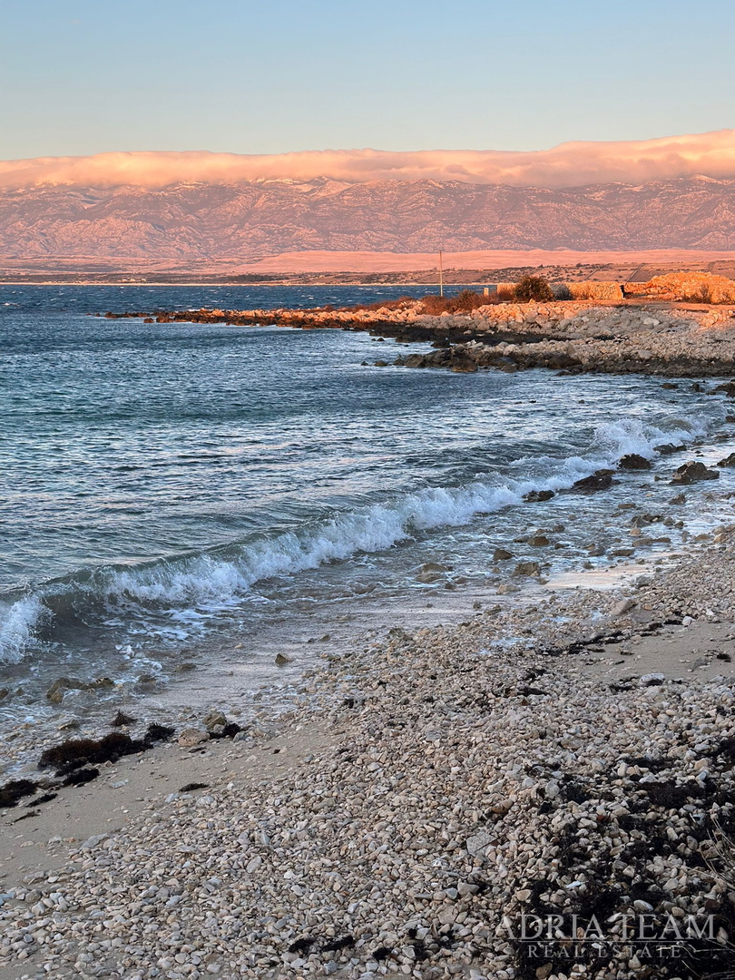 ZEMLJIŠTE u R-zoni, PRVI RED DO MORA - KOLAN, PAG