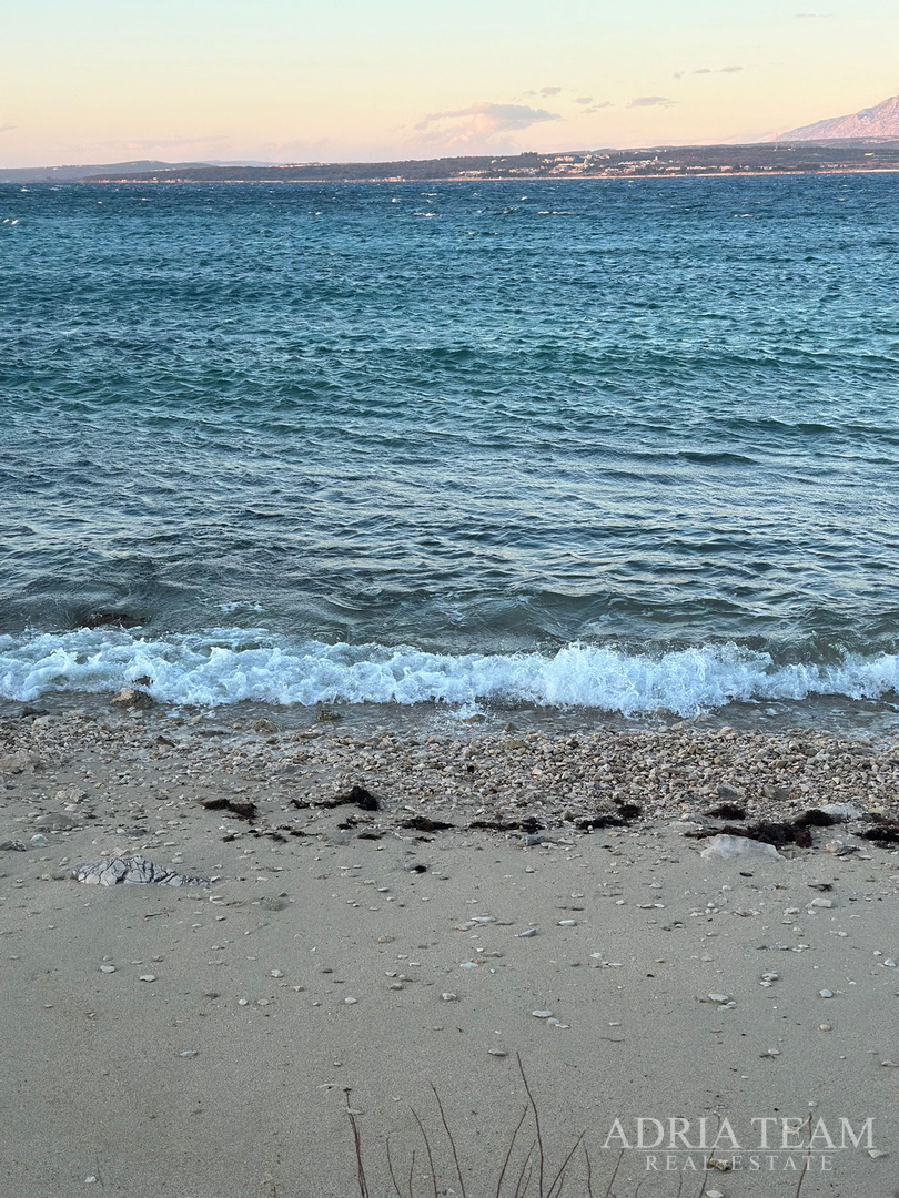 ZEMLJIŠTE u R-zoni, PRVI RED DO MORA - KOLAN, PAG