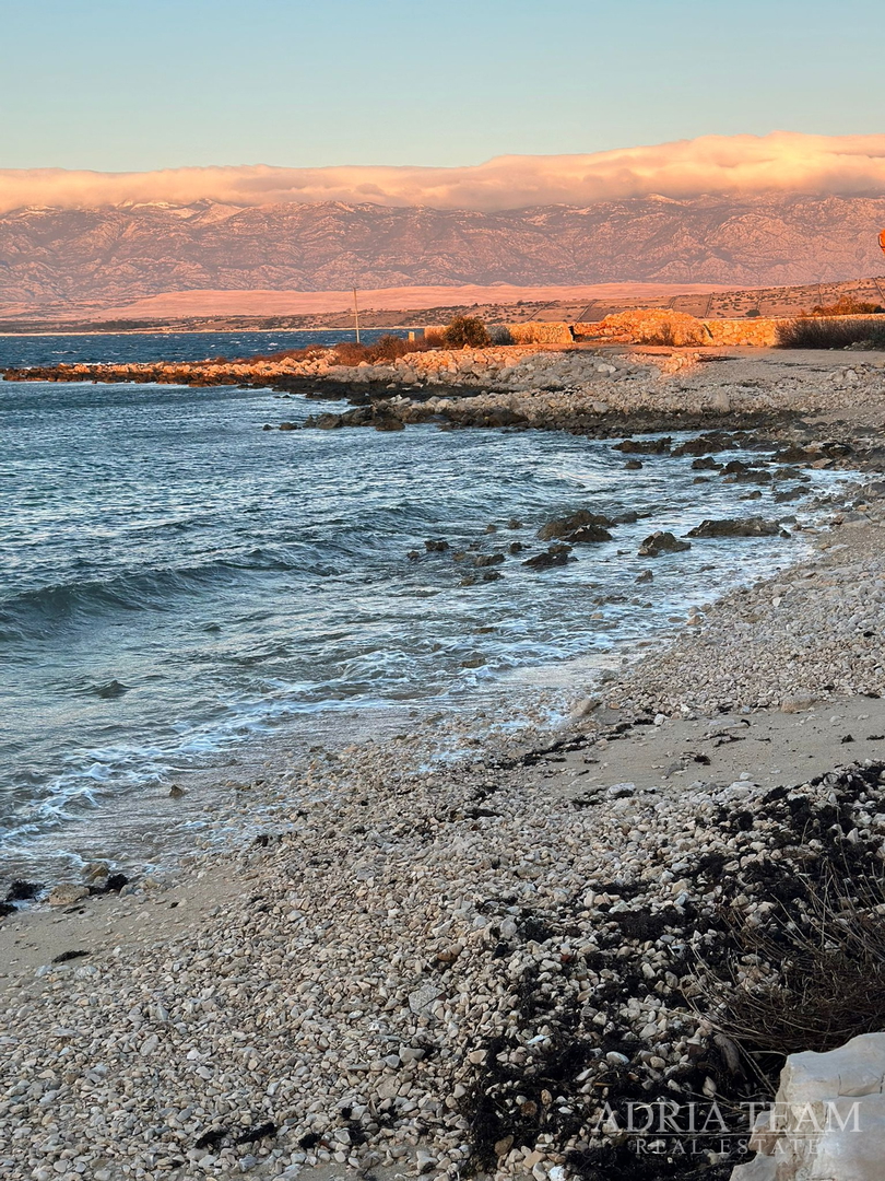 ZEMLJIŠTE u R-zoni, PRVI RED DO MORA - KOLAN, PAG