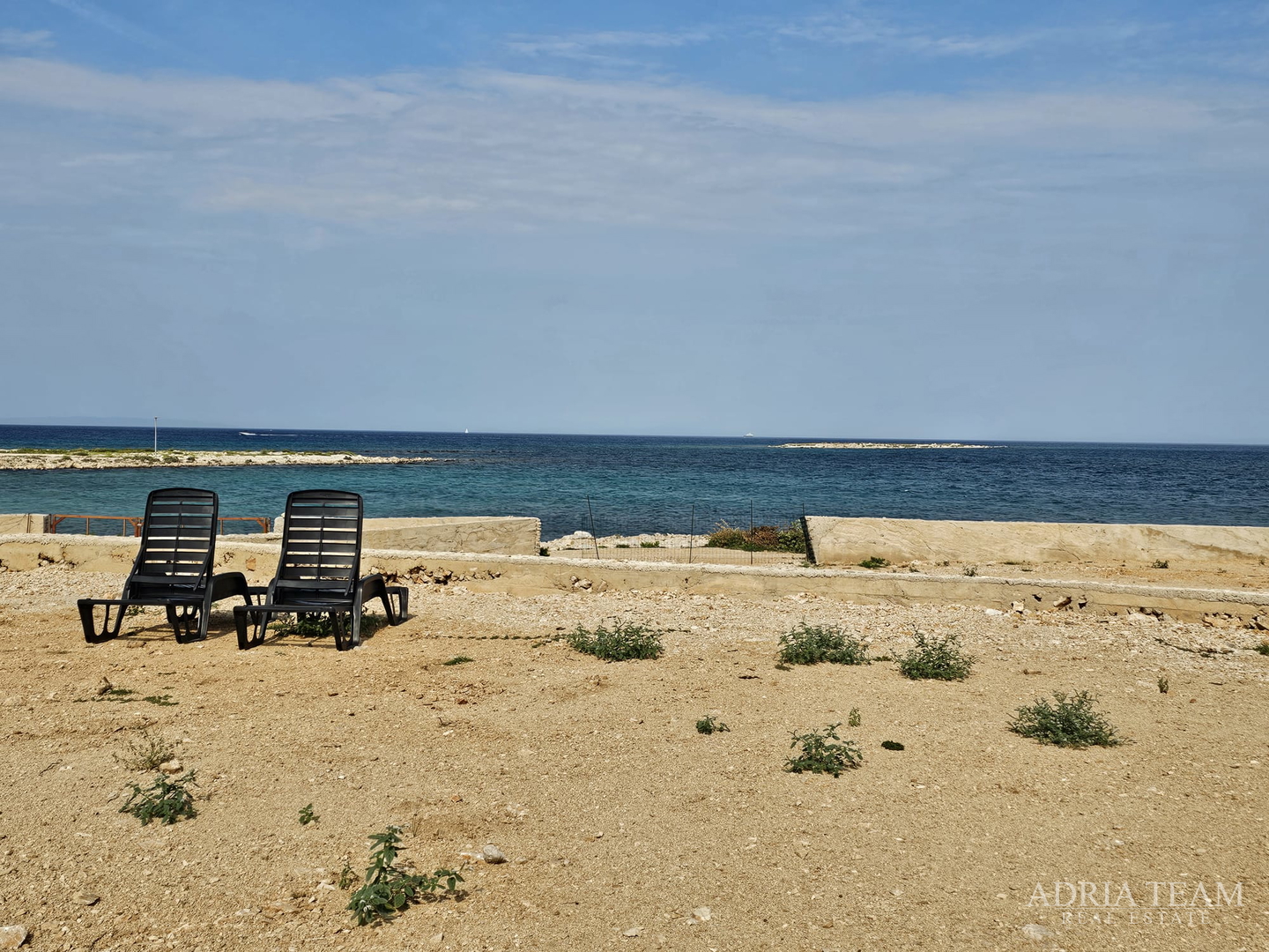 ZEMLJIŠTE u R-zoni, PRVI RED DO MORA - KOLAN, PAG