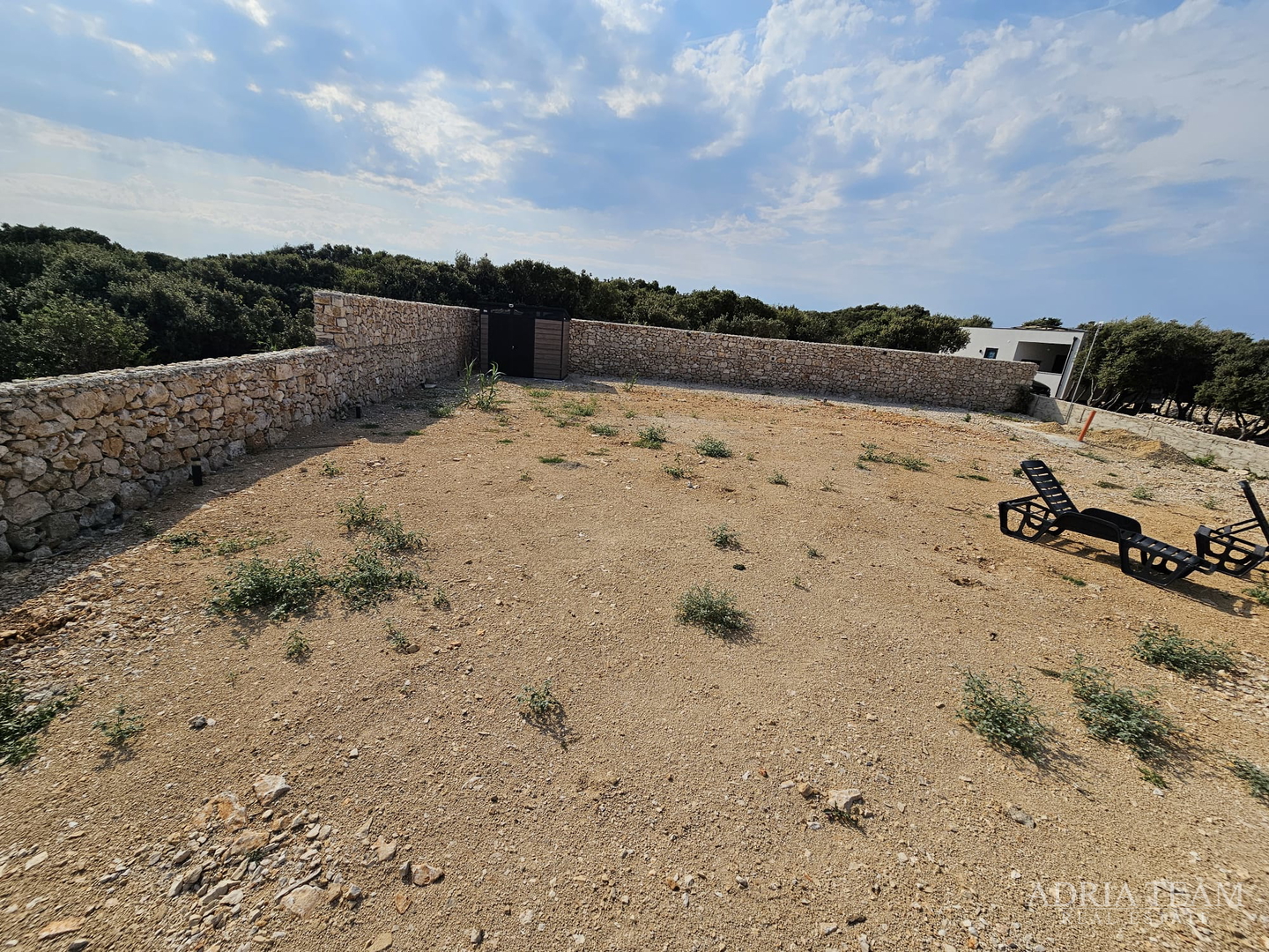 ZEMLJIŠTE u R-zoni, PRVI RED DO MORA - KOLAN, PAG