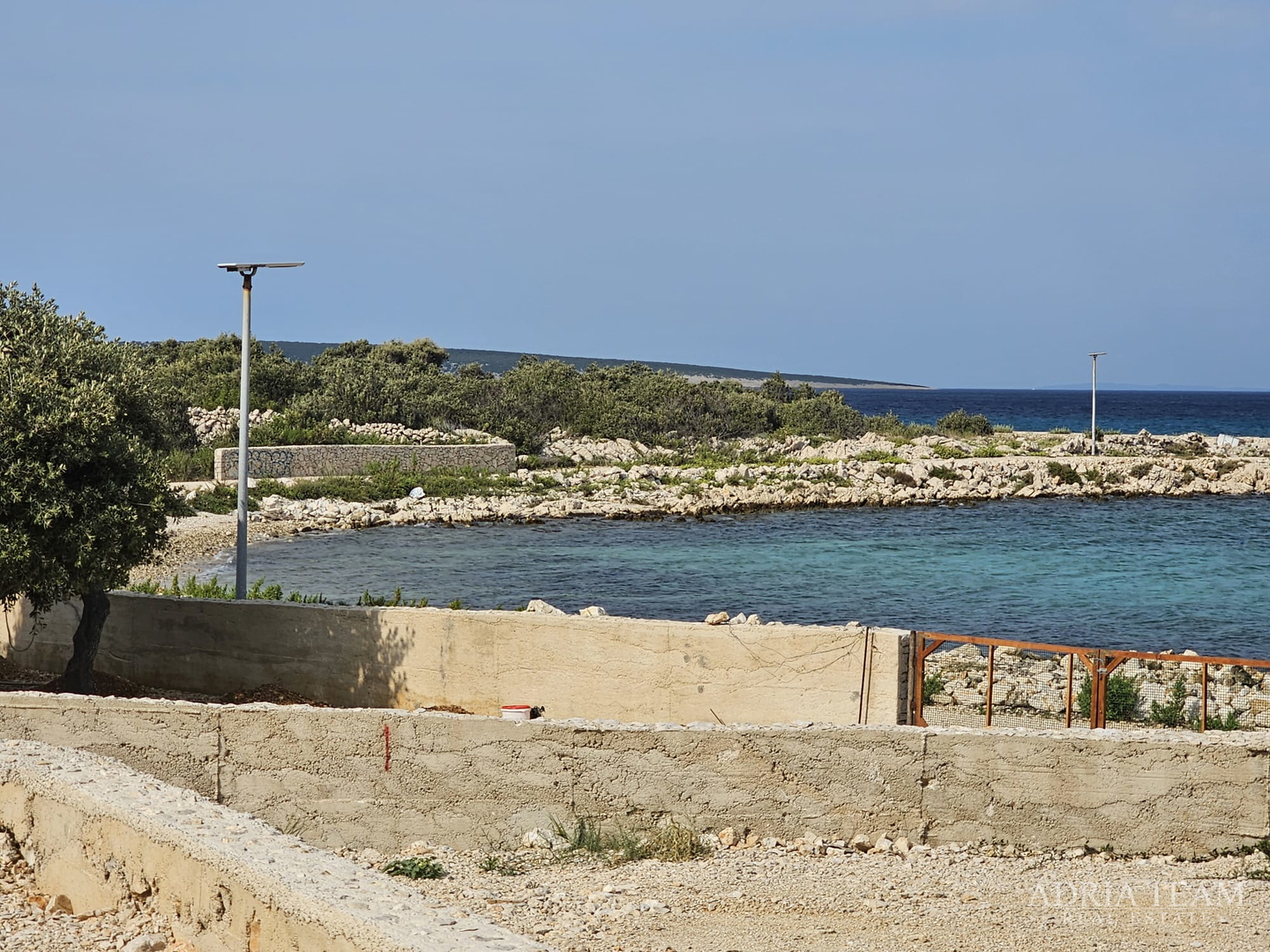 ZEMLJIŠTE u R-zoni, PRVI RED DO MORA - KOLAN, PAG