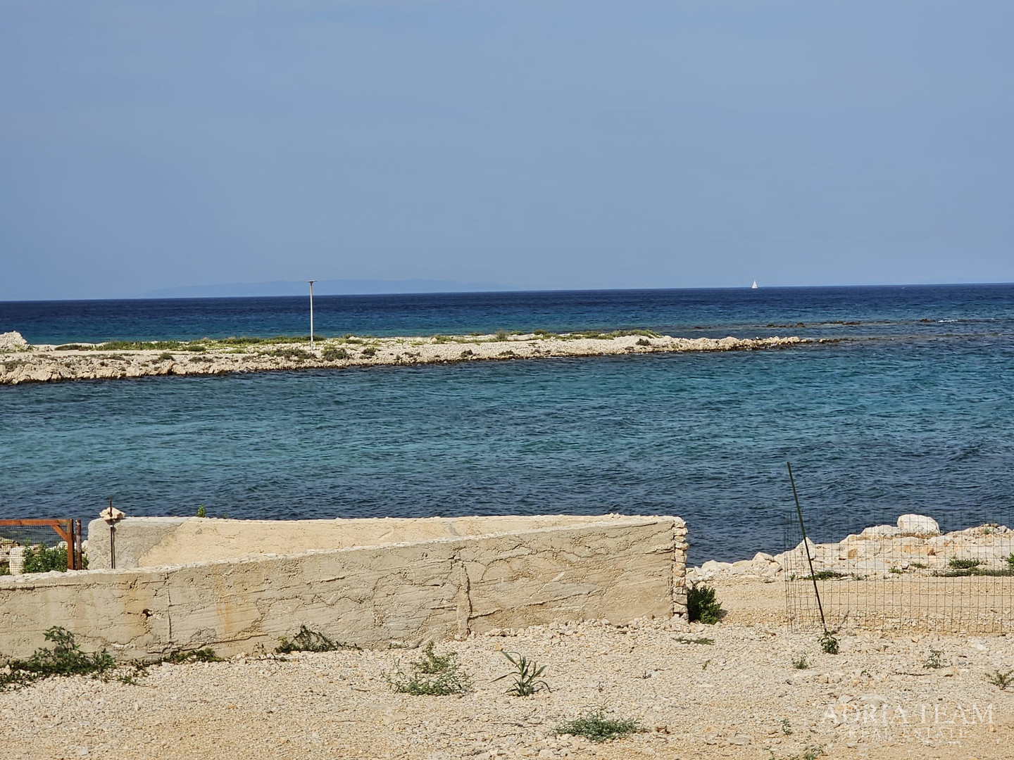 ZEMLJIŠTE u R-zoni, PRVI RED DO MORA - KOLAN, PAG