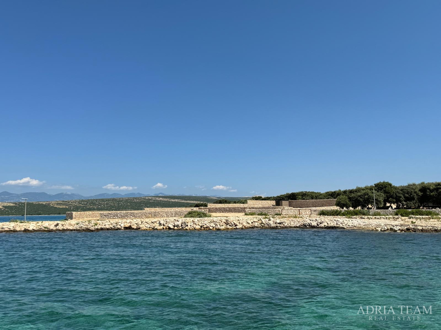 ZEMLJIŠTE u R-zoni, PRVI RED DO MORA - KOLAN, PAG