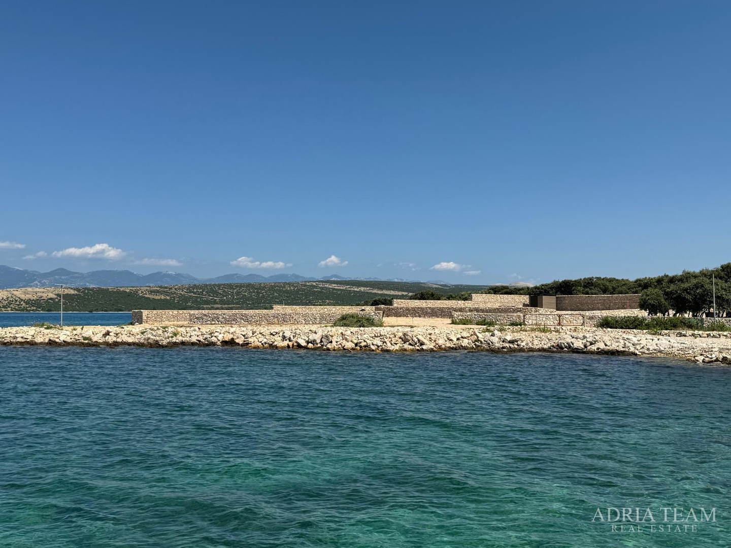 ZEMLJIŠTE u R-zoni, PRVI RED DO MORA - KOLAN, PAG