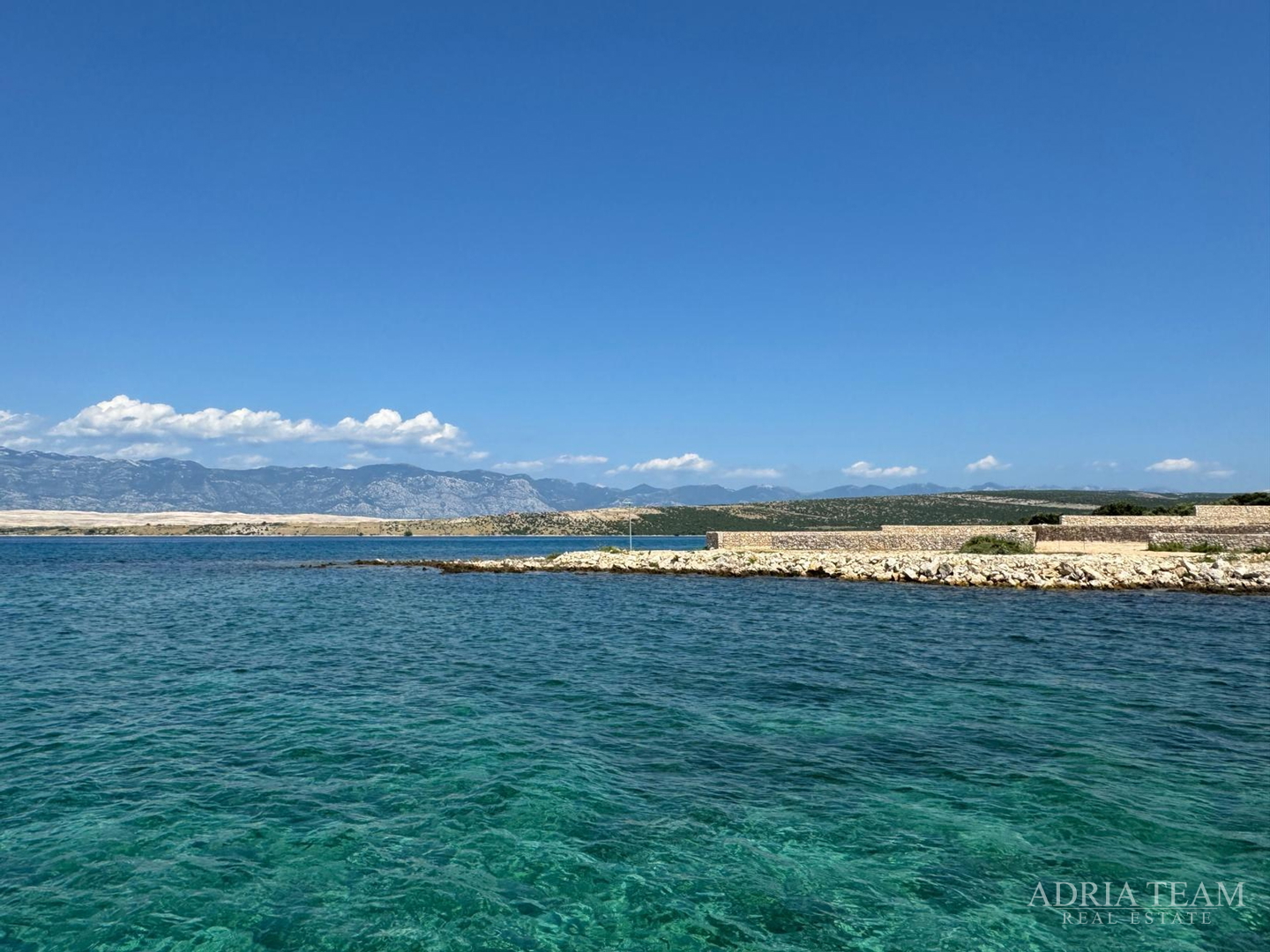 ZEMLJIŠTE u R-zoni, PRVI RED DO MORA - KOLAN, PAG