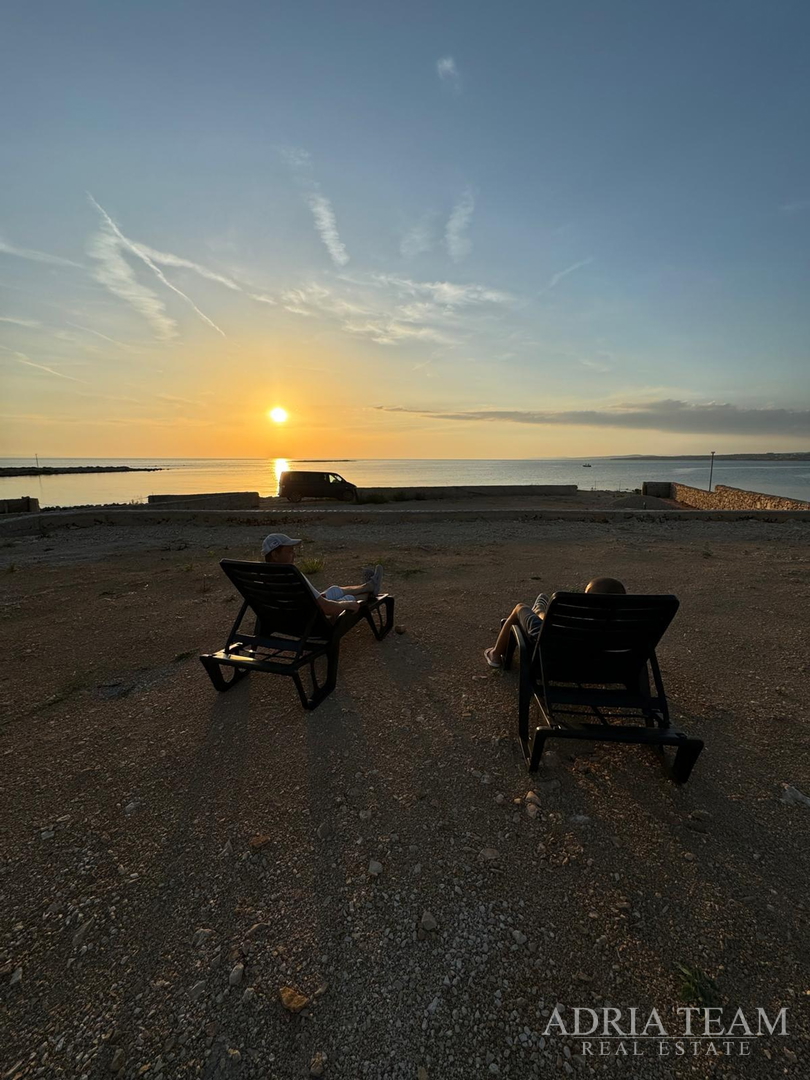 ZEMLJIŠTE u R-zoni, PRVI RED DO MORA - KOLAN, PAG