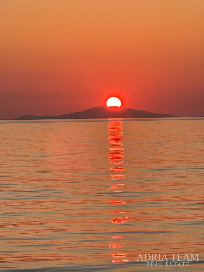 ZEMLJIŠTE u R-zoni, PRVI RED DO MORA - KOLAN, PAG