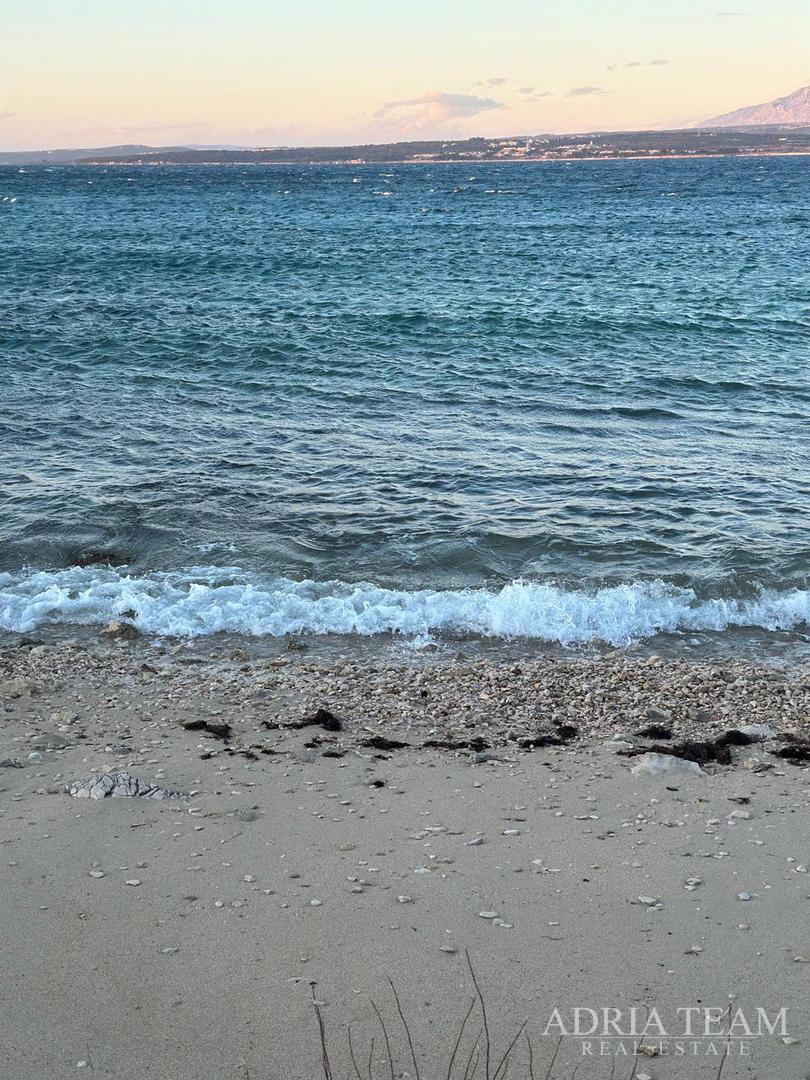 ZEMLJIŠTE u R-zoni, PRVI RED DO MORA - KOLAN, PAG