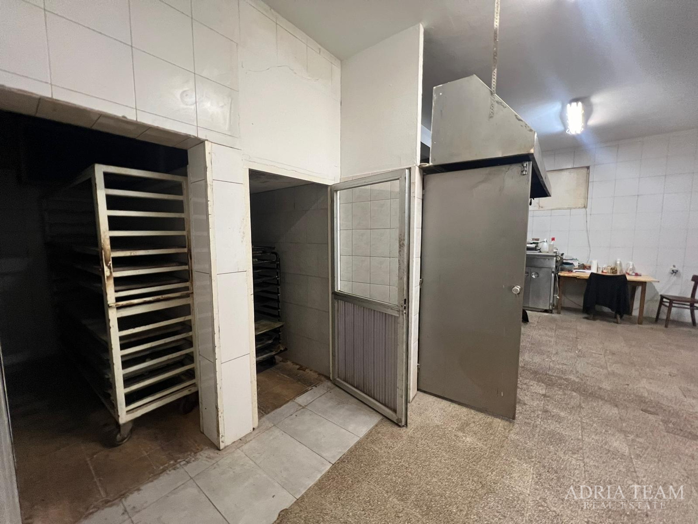 RENOVIRANA KUĆA S POSLOVNIM PROSTOROM (RESTORAN I PEKARA) - NIN