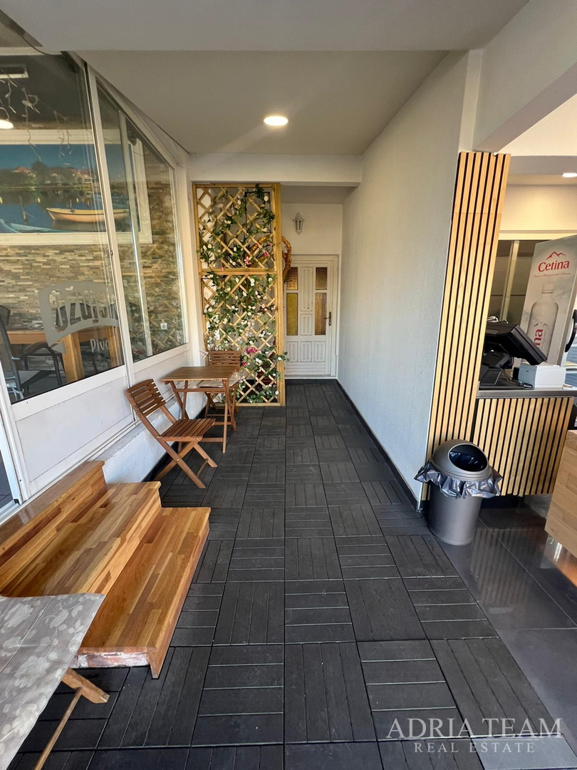 RENOVIRANA KUĆA S POSLOVNIM PROSTOROM (RESTORAN I PEKARA) - NIN