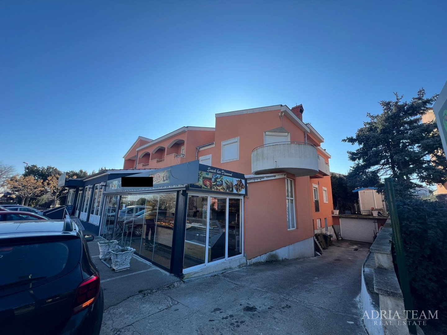 RENOVIRANA KUĆA S POSLOVNIM PROSTOROM (RESTORAN I PEKARA) - NIN