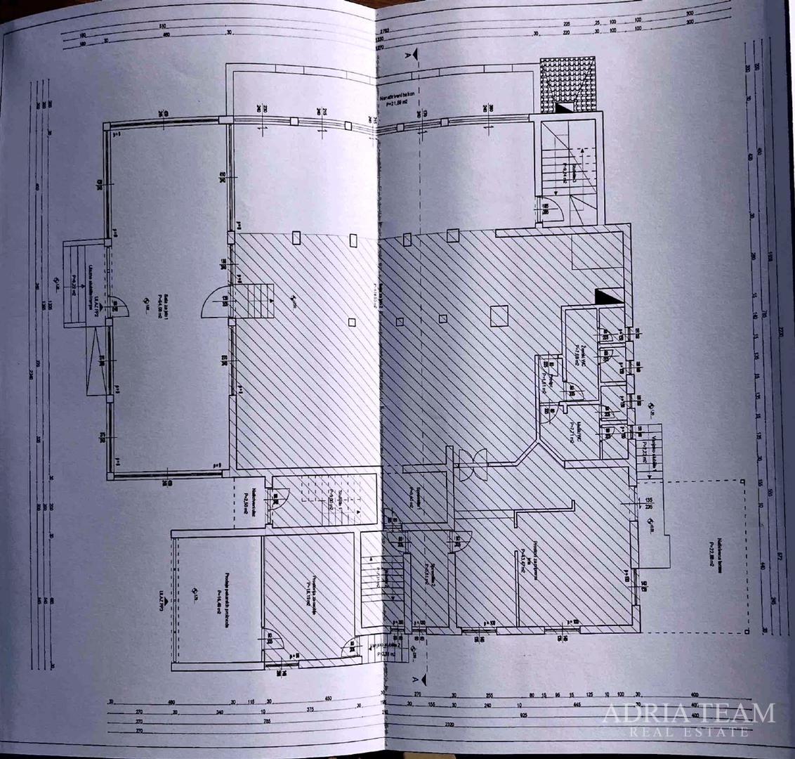 RENOVIRANA KUĆA S POSLOVNIM PROSTOROM (RESTORAN I PEKARA) - NIN