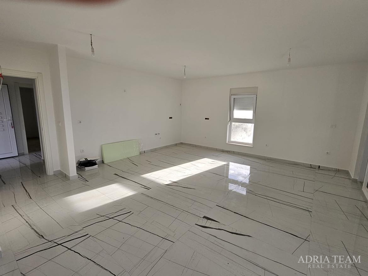APARTMAN S OTVORENIM POGLEDOM NA MORE, 80 M OD MORA, VIR - JUŽNA STRANA