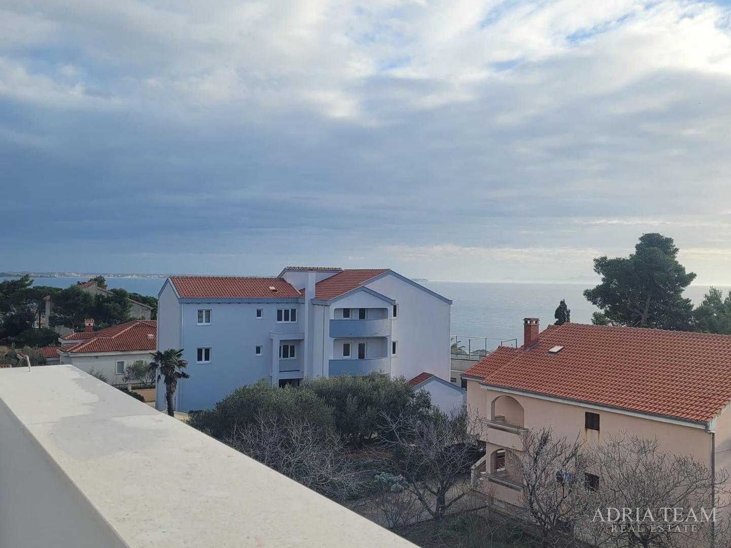 APARTMAN S OTVORENIM POGLEDOM NA MORE, 80 M OD MORA, VIR - JUŽNA STRANA