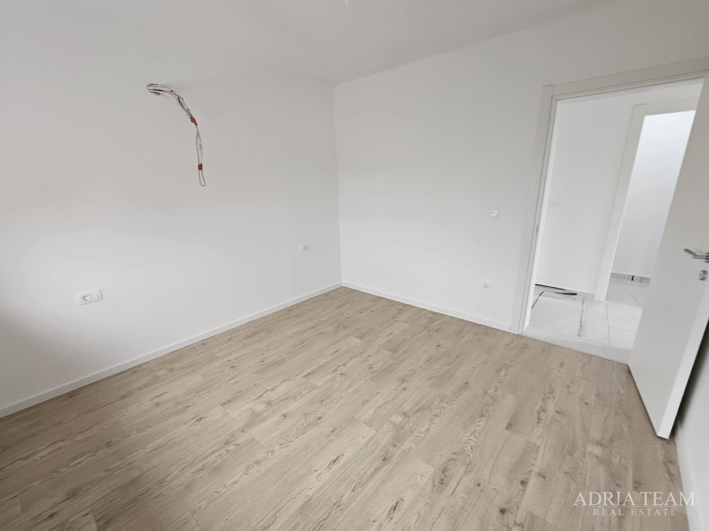 APARTMAN S OTVORENIM POGLEDOM NA MORE, 80 M OD MORA, VIR - JUŽNA STRANA