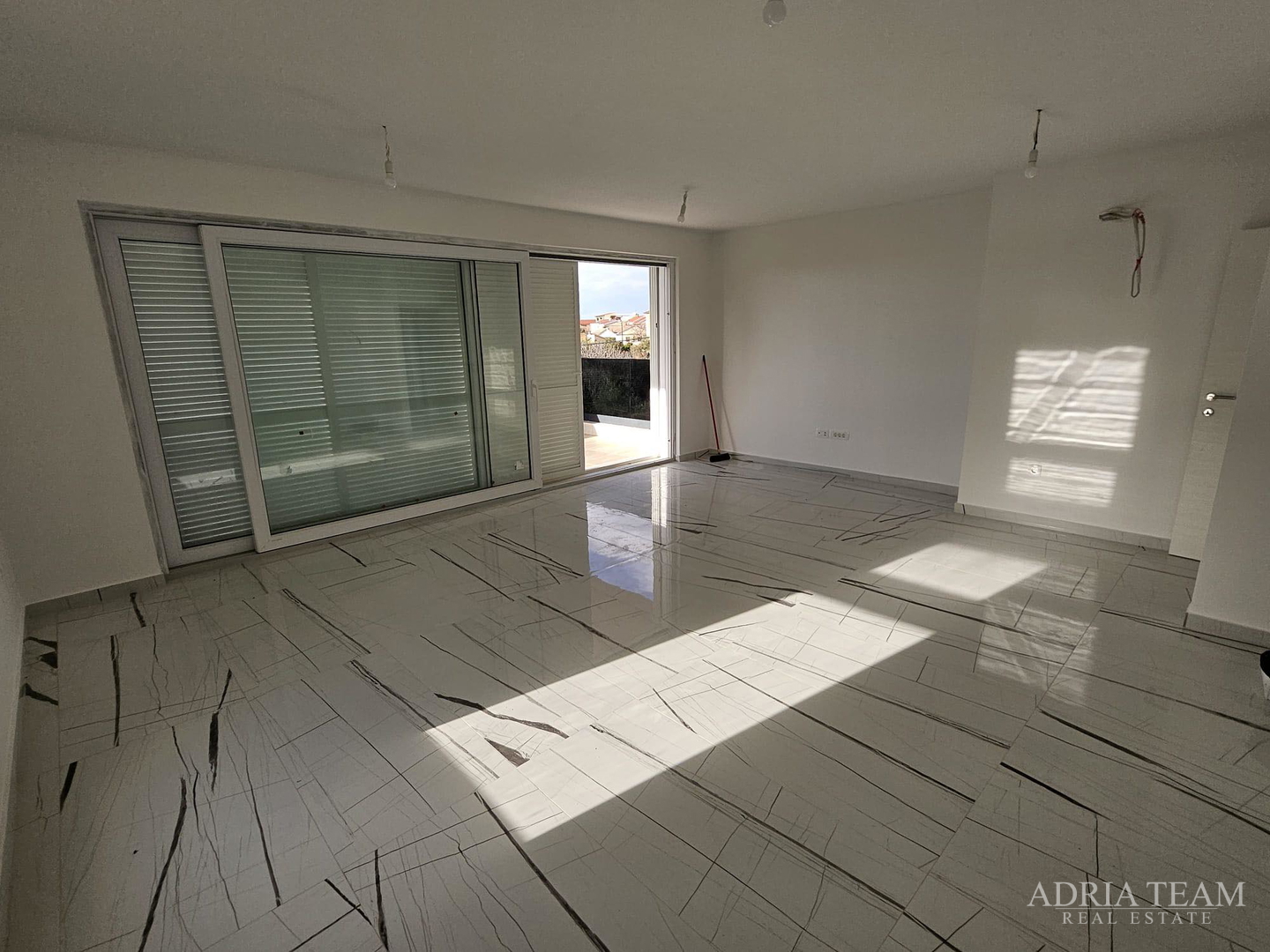 APARTMAN S OTVORENIM POGLEDOM NA MORE, 80 M OD MORA, VIR - JUŽNA STRANA