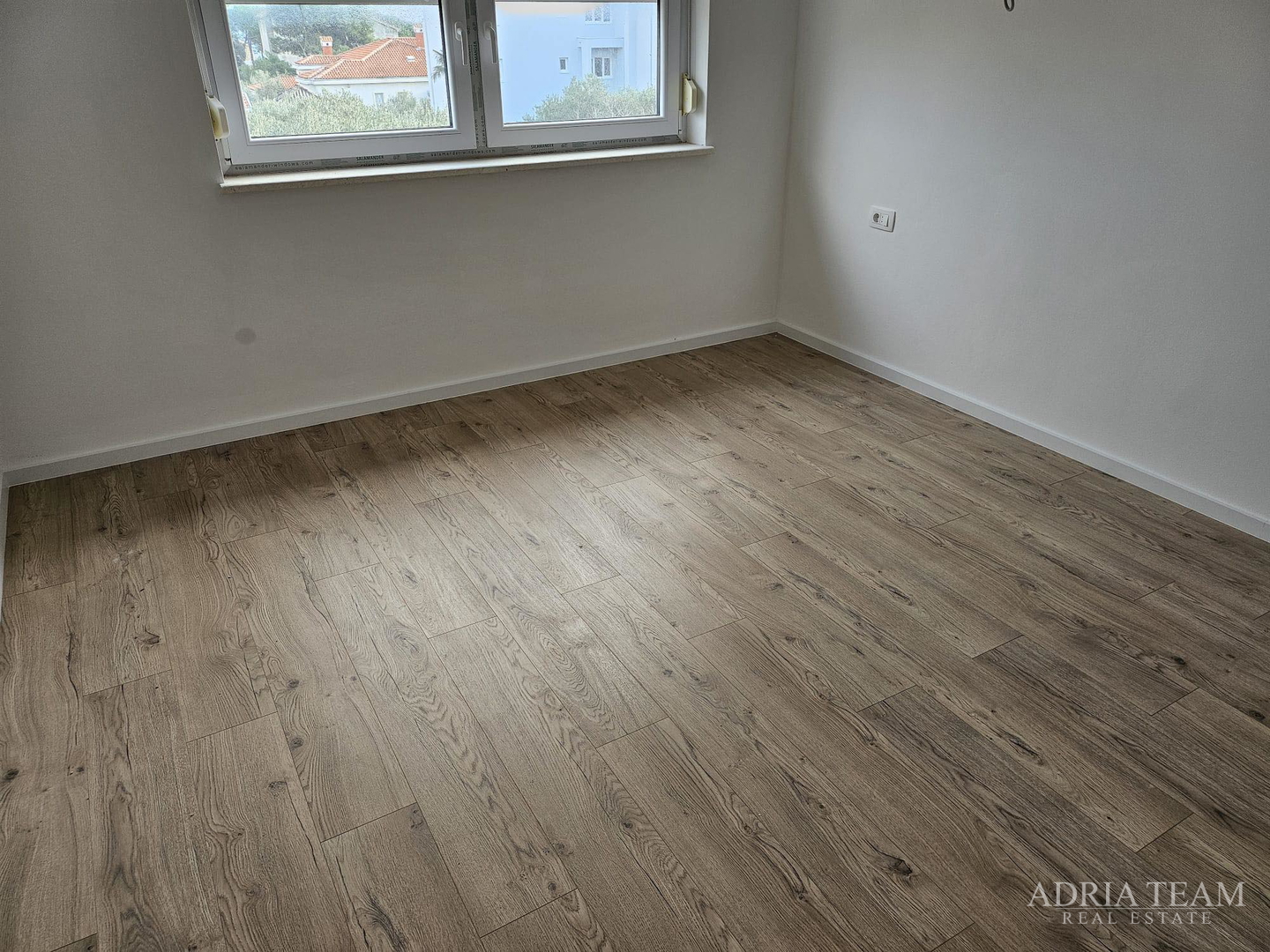 APARTMAN S OTVORENIM POGLEDOM NA MORE, 80 M OD MORA, VIR - JUŽNA STRANA