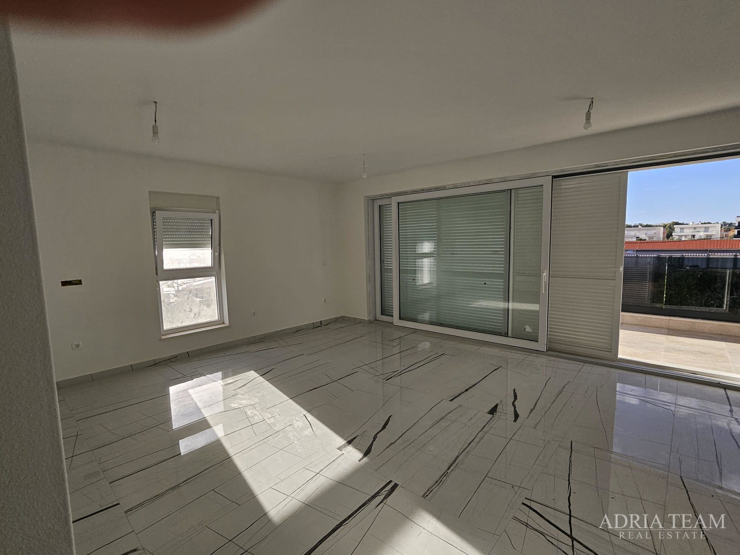APARTMAN S OTVORENIM POGLEDOM NA MORE, 80 M OD MORA, VIR - JUŽNA STRANA