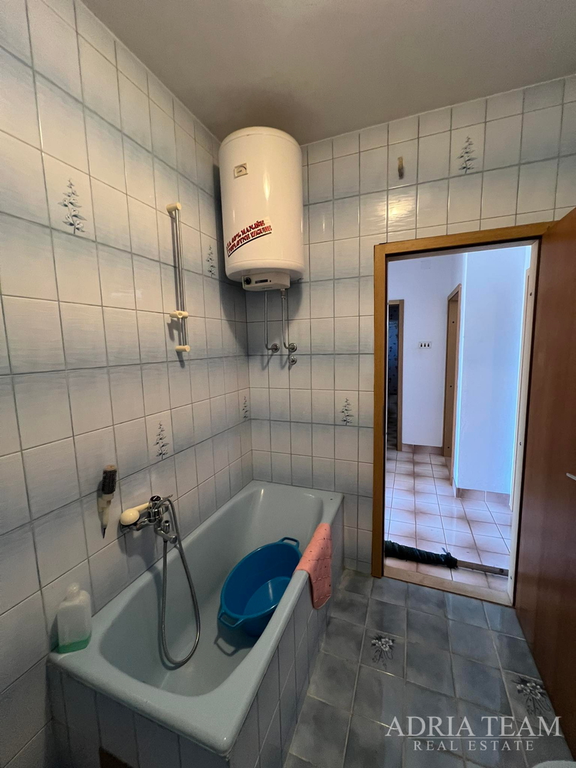 IZVRSNA PRILIKA!!! PRVI RED DO MORA! KUĆA S GARAŽOM I POGLEDOM NA MORE, BRGULJE - MOLAT