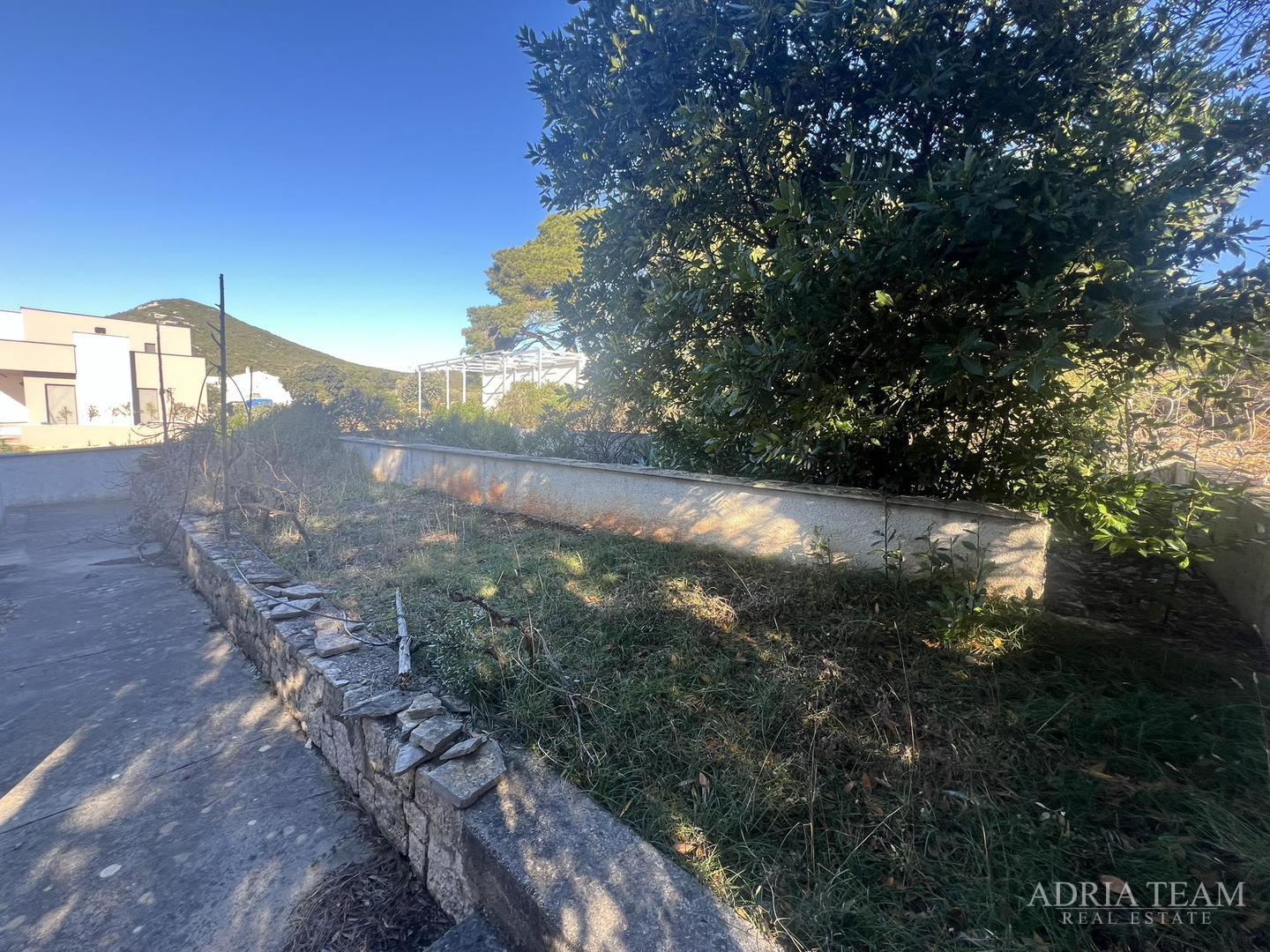 IZVRSNA PRILIKA!!! PRVI RED DO MORA! KUĆA S GARAŽOM I POGLEDOM NA MORE, BRGULJE - MOLAT