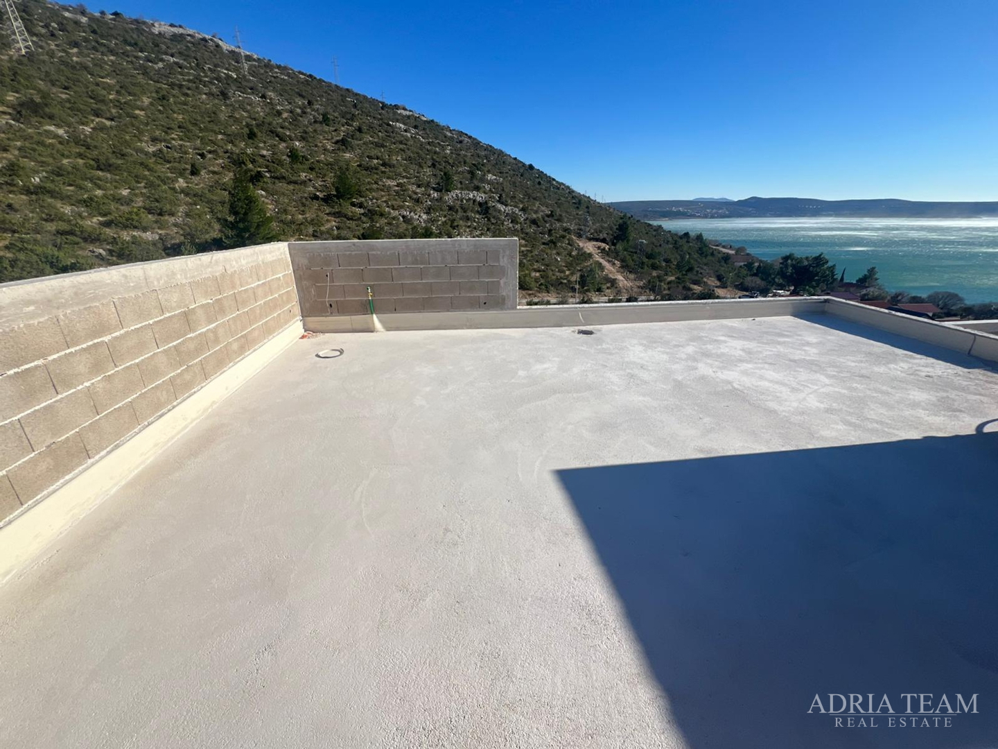 APARTMENTS IN NEW BUILDING 200 m FROM THE SEA - SELINE