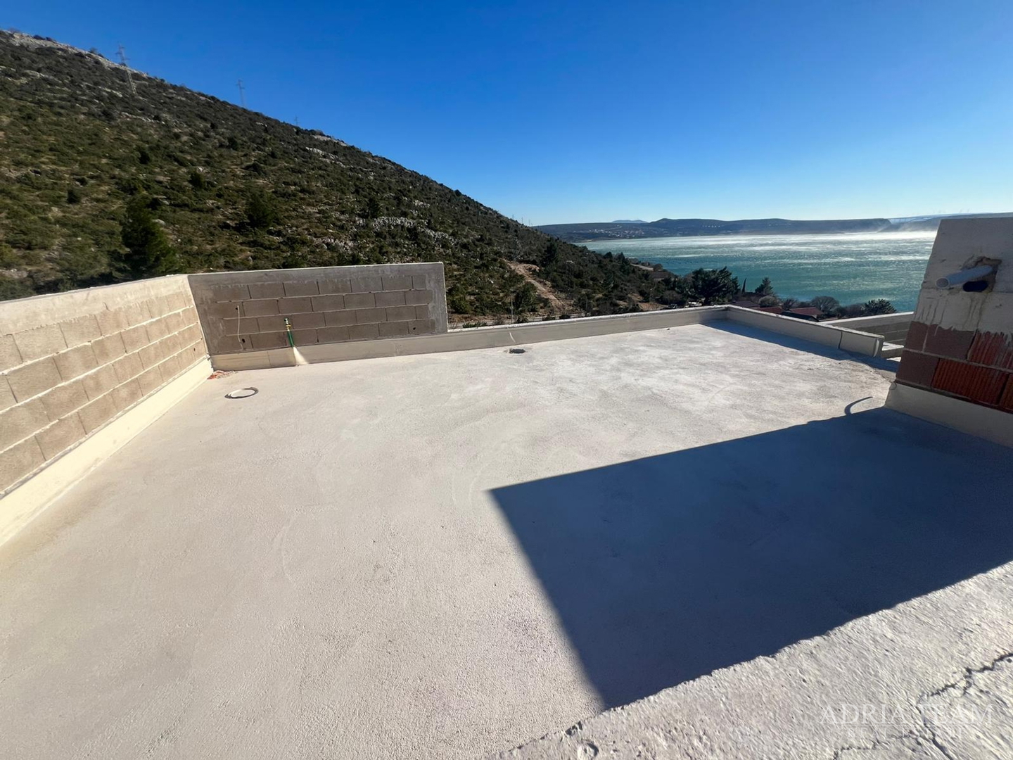 APARTMENTS IN NEW BUILDING 200 m FROM THE SEA - SELINE