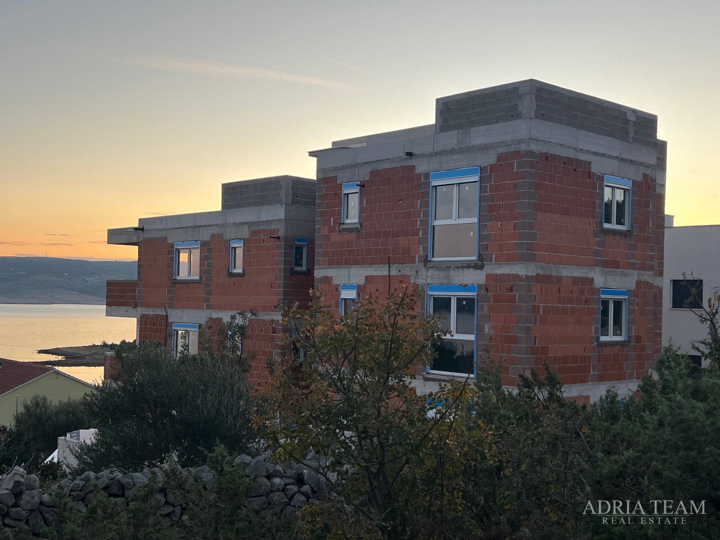 APARTMENTS IN NEW BUILDING 200 m FROM THE SEA - SELINE