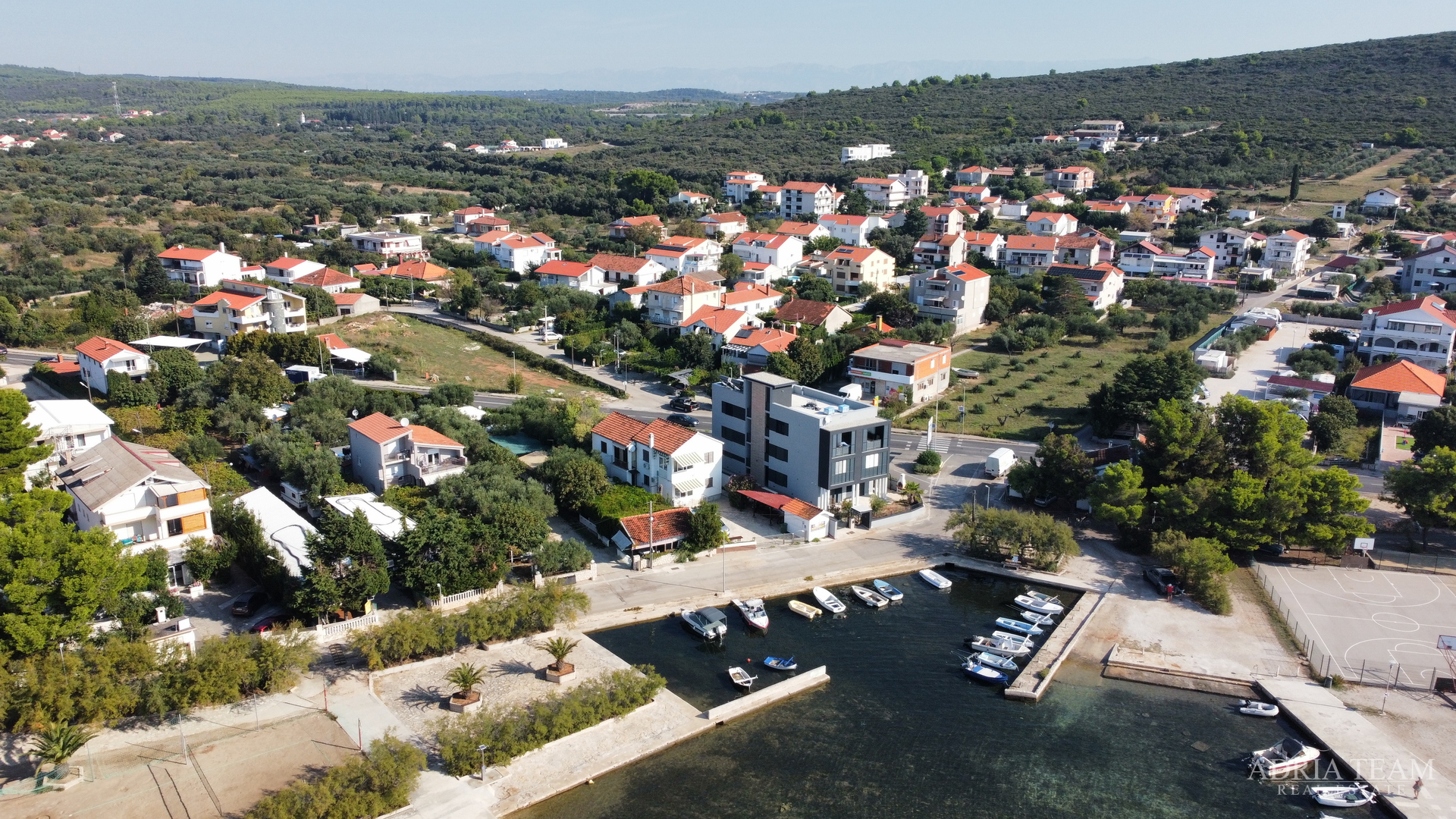 APARTMENTS IN NEW BUILDING WITH SEA VIEW AND FREE PARKING - SUKOŠAN