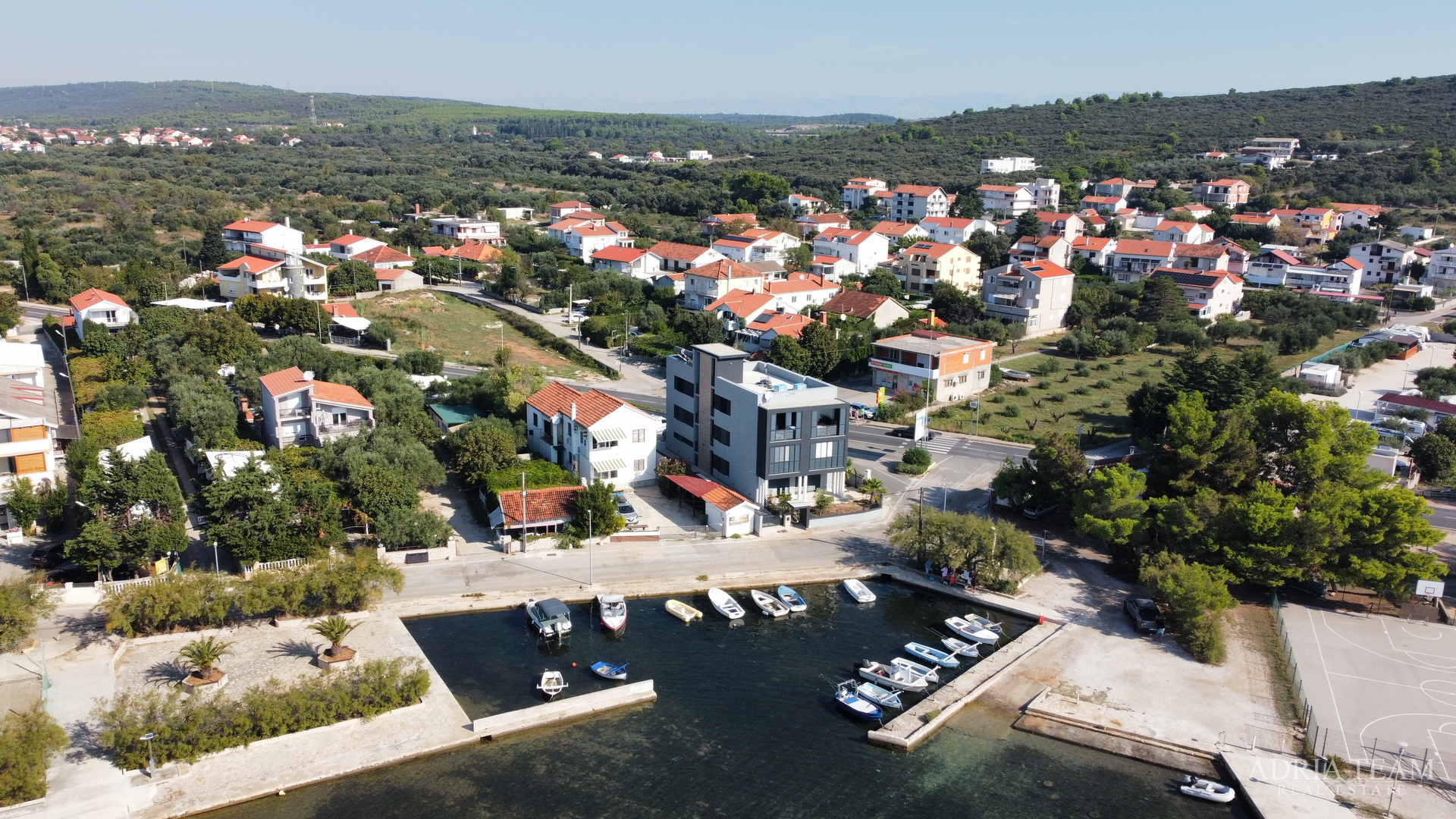 APARTMENTS IN NEW BUILDING WITH SEA VIEW AND FREE PARKING - SUKOŠAN