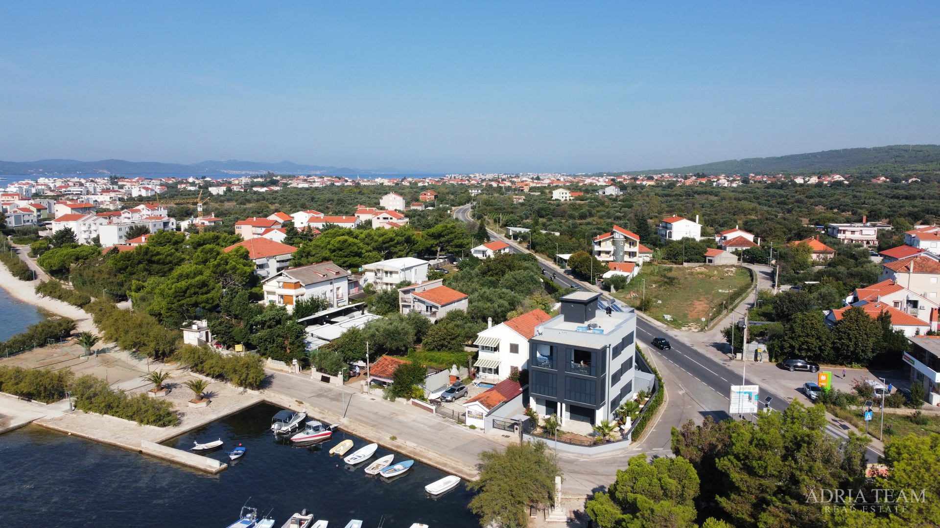 APARTMENTS IN NEW BUILDING WITH SEA VIEW AND FREE PARKING - SUKOŠAN