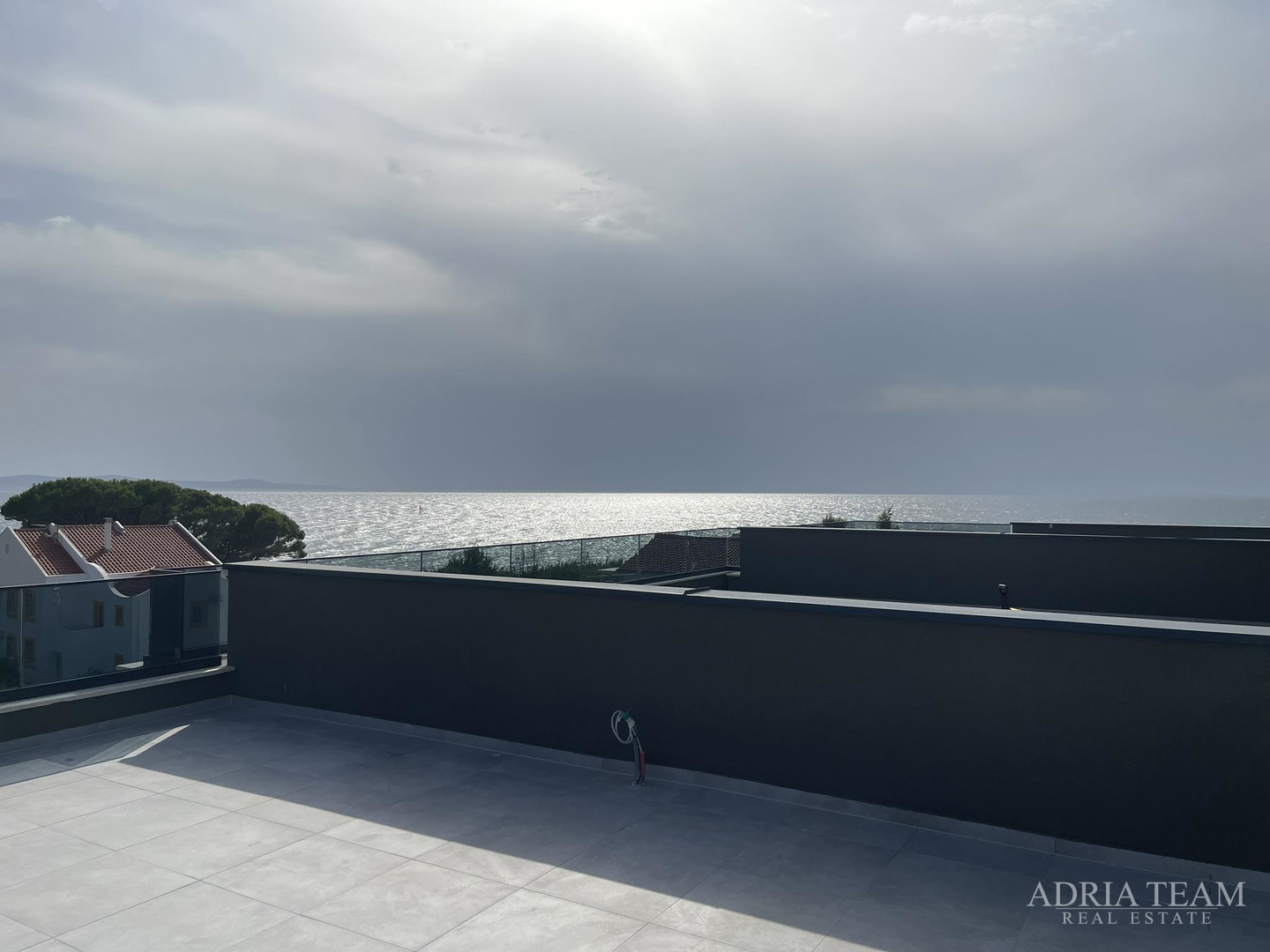 LUXURY APARTMENTS IN A RESIDENTIAL BUILDING, 70 m FROM THE SEA - PRIVLAKA - ZADAR