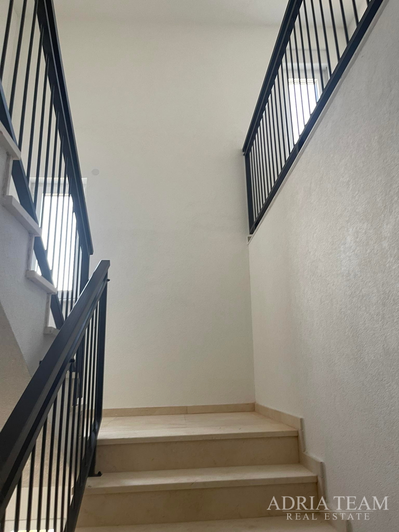 LUXURY APARTMENTS IN A RESIDENTIAL BUILDING, 70 m FROM THE SEA - PRIVLAKA - ZADAR