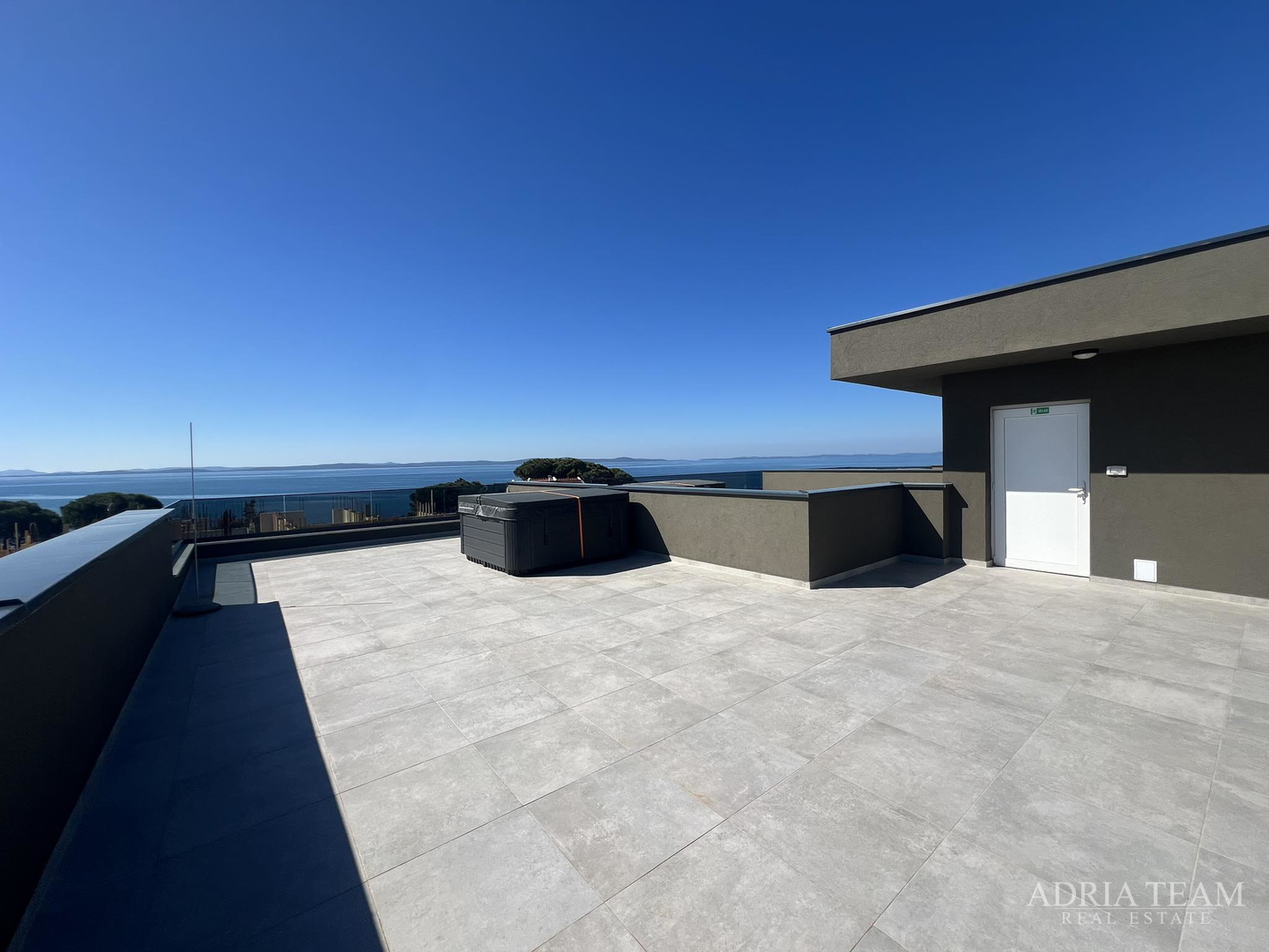 LUXURY APARTMENTS IN A RESIDENTIAL BUILDING, 70 m FROM THE SEA - PRIVLAKA - ZADAR