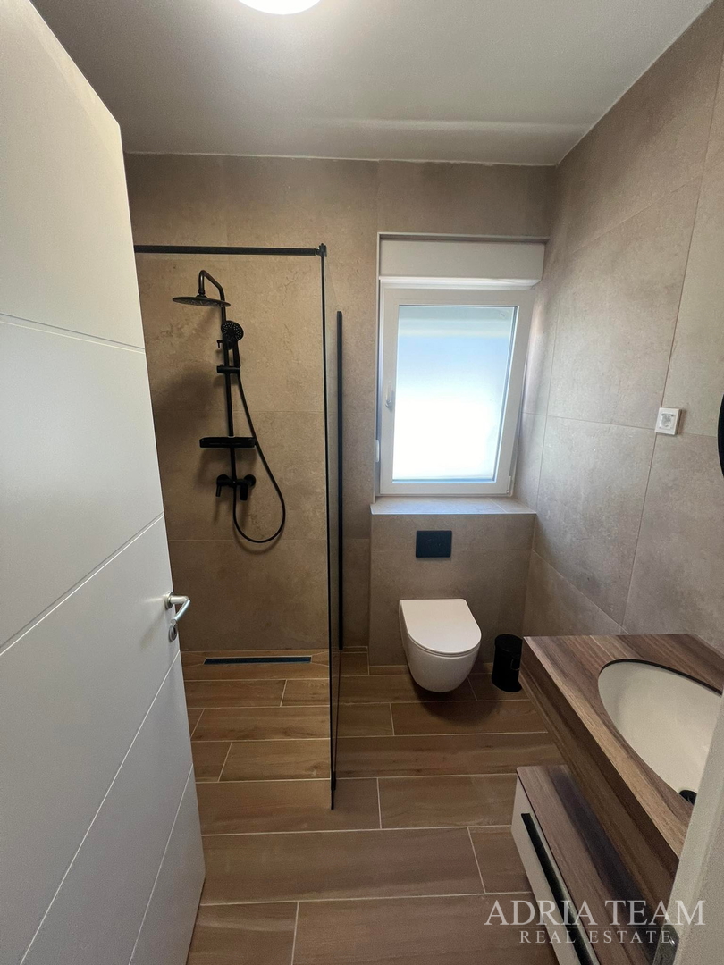 LUXURY APARTMENTS IN A RESIDENTIAL BUILDING, 70 m FROM THE SEA - PRIVLAKA - ZADAR