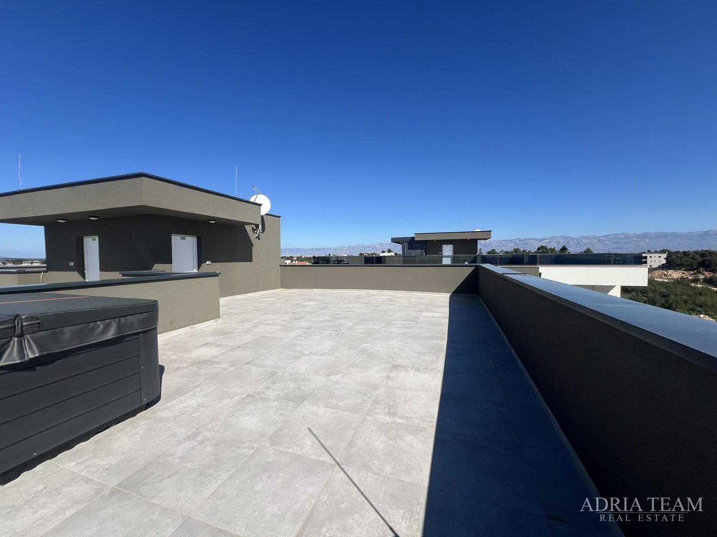 LUXURY APARTMENTS IN A RESIDENTIAL BUILDING, 70 m FROM THE SEA - PRIVLAKA - ZADAR