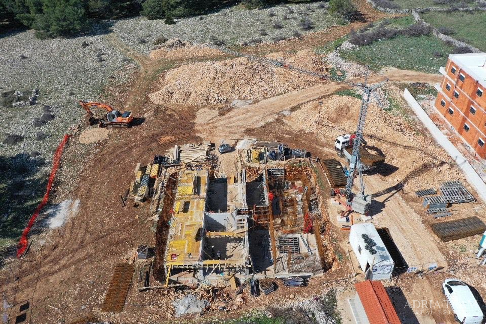 APARTMENTS IN A RESIDENTIAL BUILDING IN NEW CONSTRUCTION, 270 m FROM THE SEA - POVLJANA, PAG