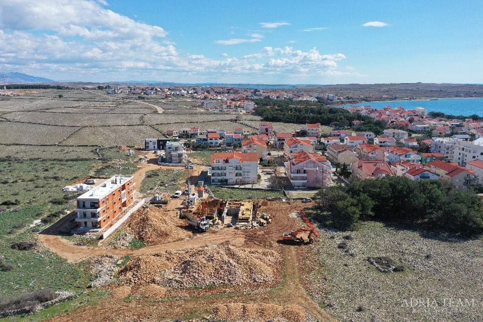 APARTMENTS IN A RESIDENTIAL BUILDING IN NEW CONSTRUCTION, 270 m FROM THE SEA - POVLJANA, PAG