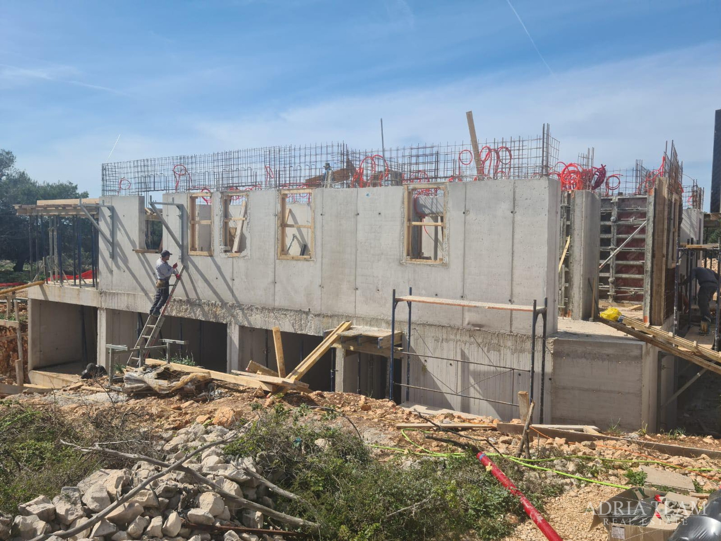 APARTMENTS IN A RESIDENTIAL BUILDING IN NEW CONSTRUCTION, 270 m FROM THE SEA - POVLJANA, PAG