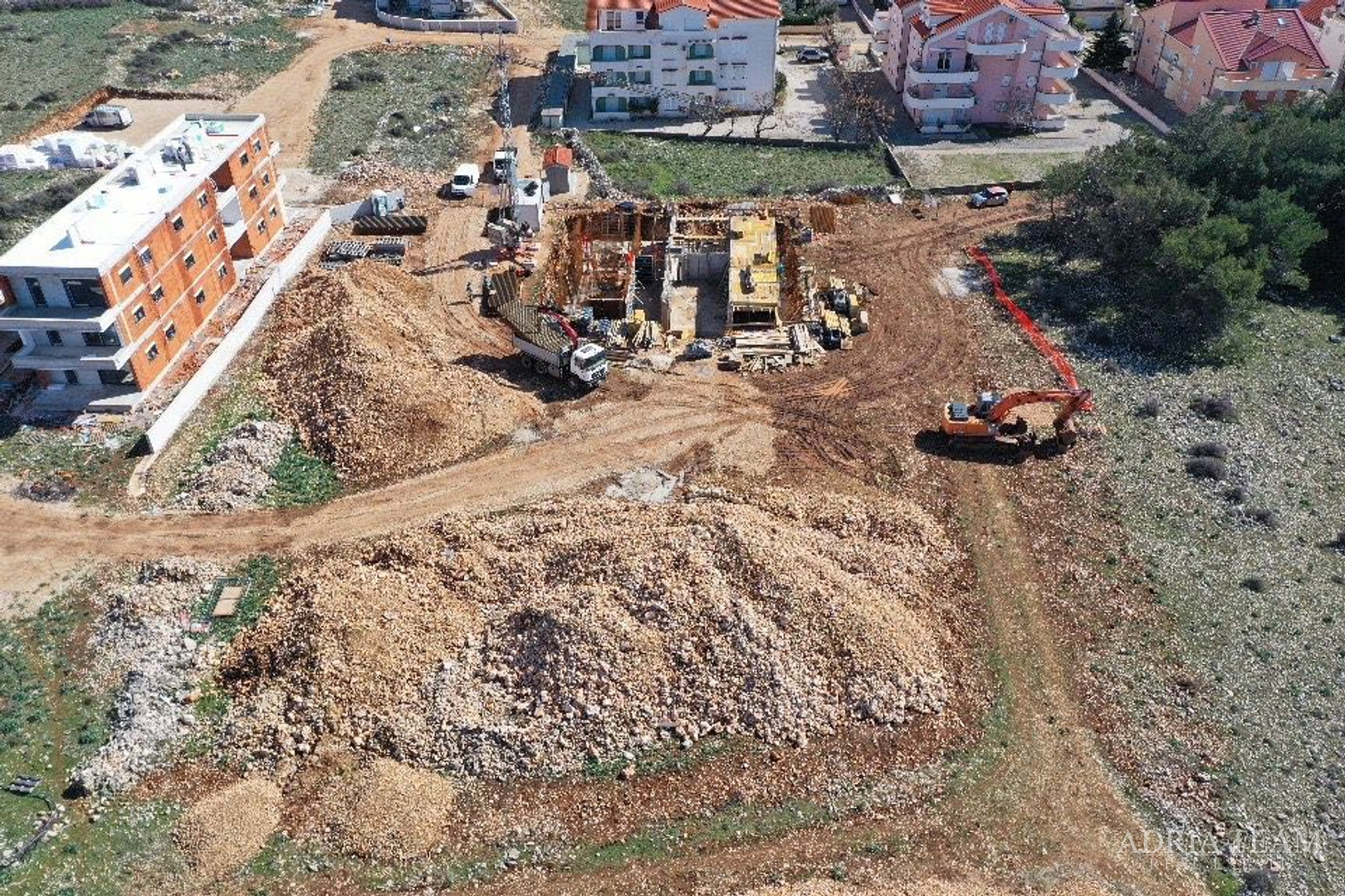 APARTMENTS IN A RESIDENTIAL BUILDING IN NEW CONSTRUCTION, 270 m FROM THE SEA - POVLJANA, PAG