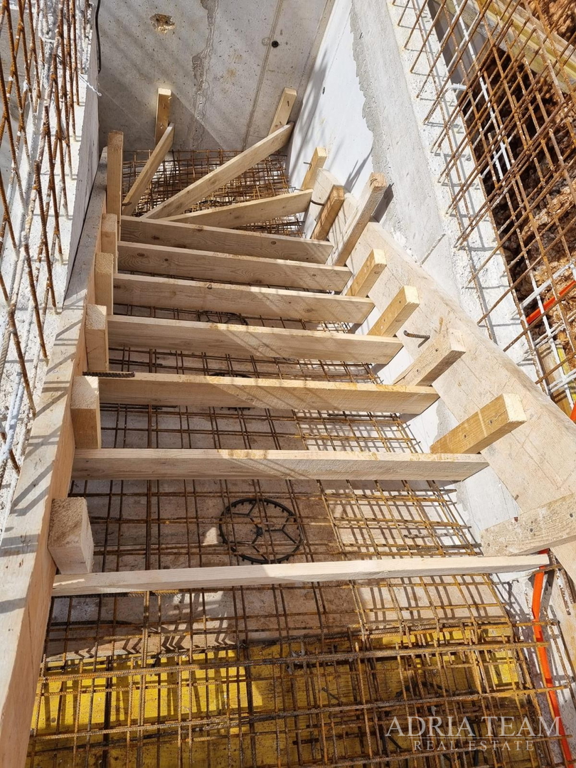 APARTMENTS IN A RESIDENTIAL BUILDING IN NEW CONSTRUCTION, 270 m FROM THE SEA - POVLJANA, PAG