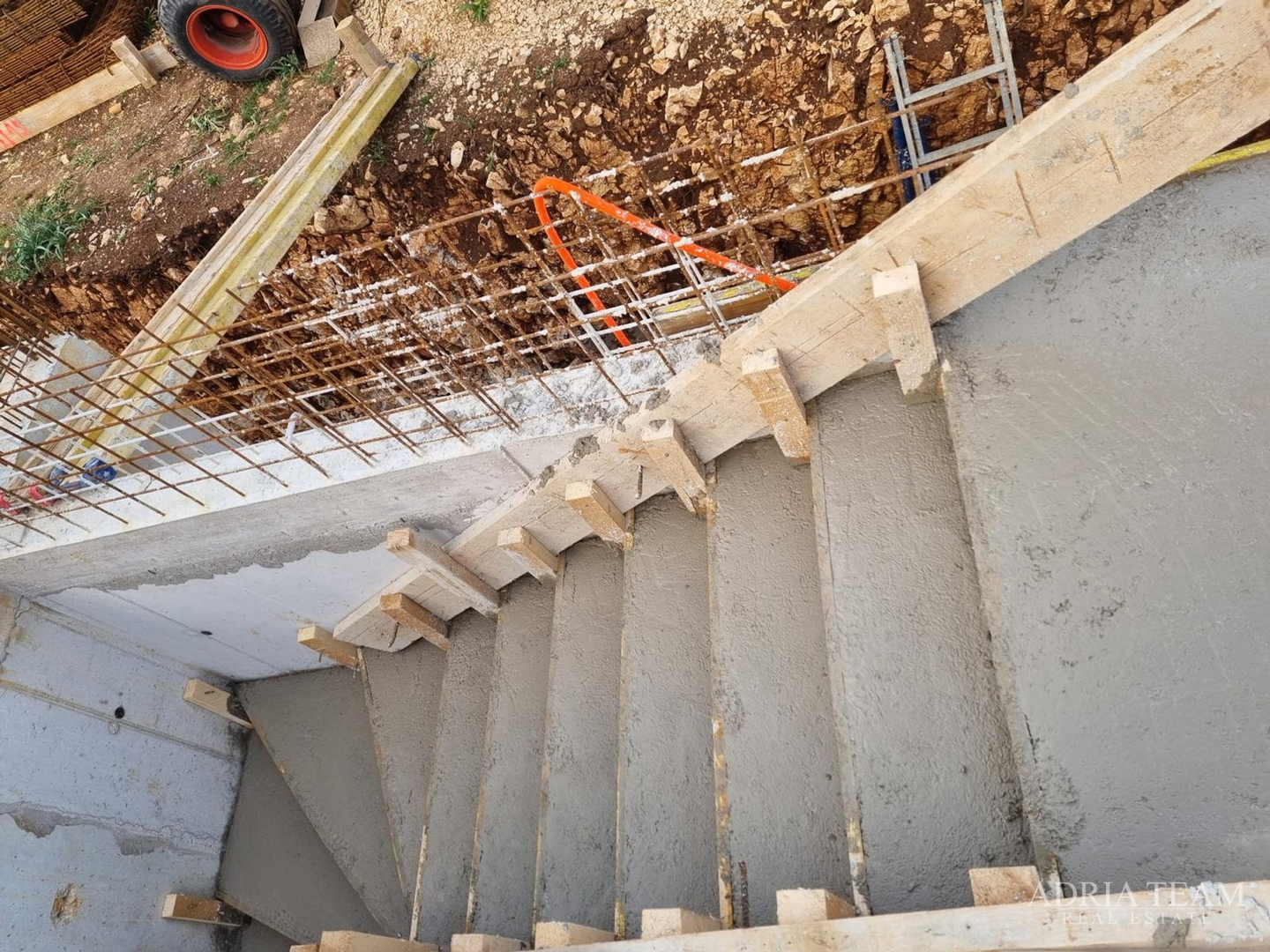 APARTMENTS IN A RESIDENTIAL BUILDING IN NEW CONSTRUCTION, 270 m FROM THE SEA - POVLJANA, PAG