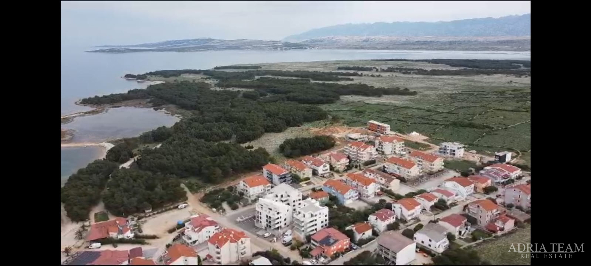 APARTMENTS IN A RESIDENTIAL BUILDING IN NEW CONSTRUCTION, 270 m FROM THE SEA - POVLJANA, PAG