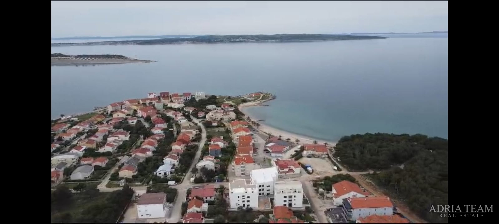APARTMENTS IN A RESIDENTIAL BUILDING IN NEW CONSTRUCTION, 270 m FROM THE SEA - POVLJANA, PAG
